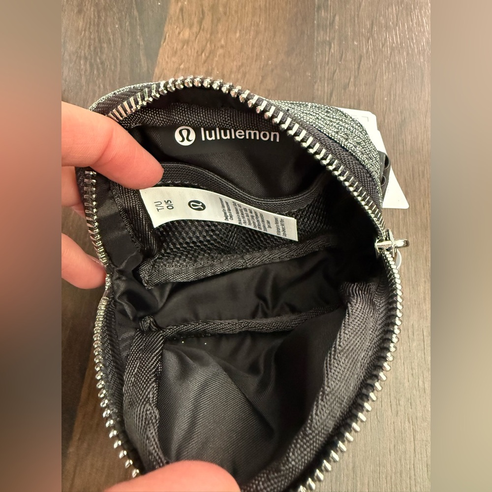๐ Lululemon Everywhere Belt Bag Nano - Glitter - Picture 11 of 15